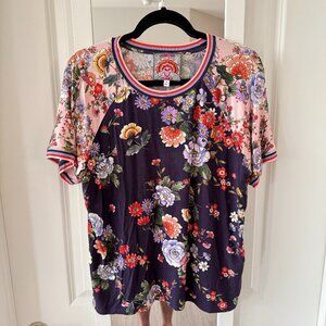 Johnny Was THE JANIE FAVORITE RAGLAN TEE‑ ELSA Size Medium Color Purple Pink
